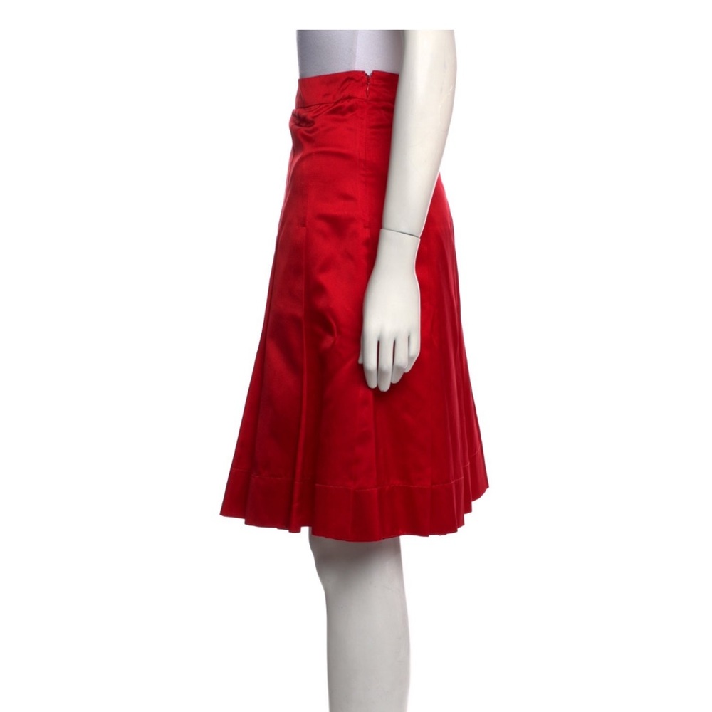 Knee length silk Prada skirt. - Picture 2 of 2